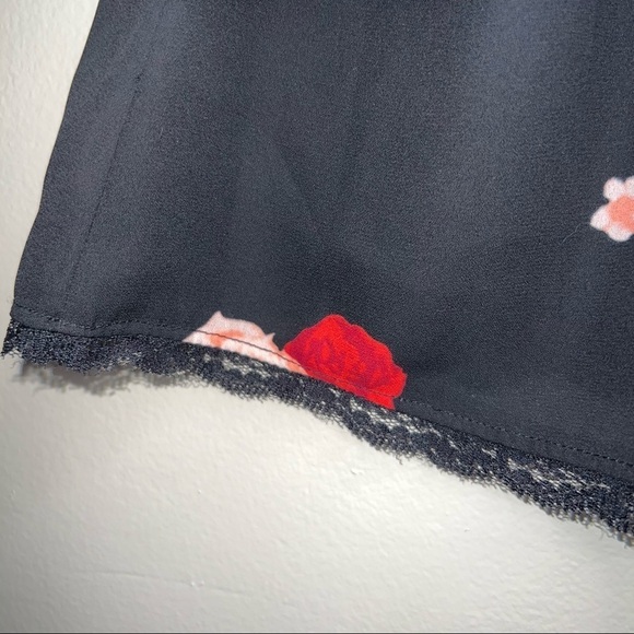 Candies Floral Lace Back Cold Shoulder Shirt Size Large - Picture 4 of 8